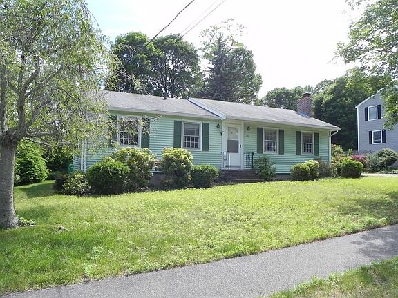 5th image of 19 Carolyn Dr