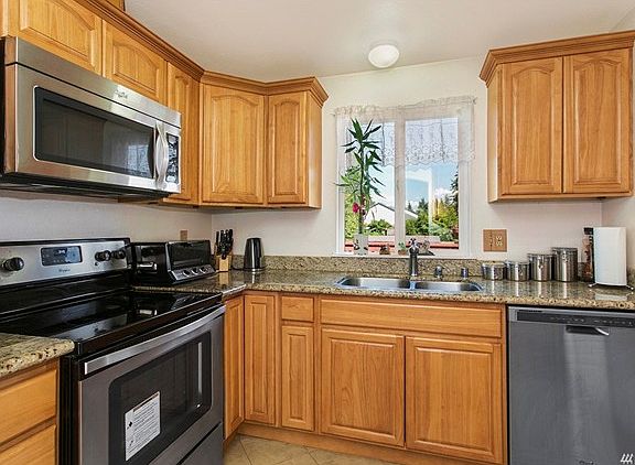 5th image of 10707 52nd Ave NE