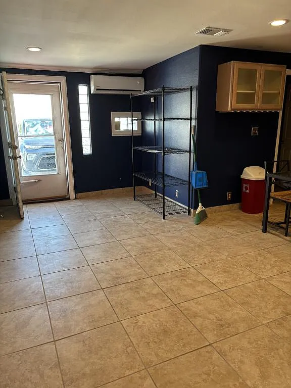 243 B South Commercial Street — Photo 4