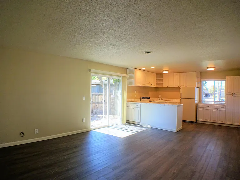 28 Santos Way — Photo 2