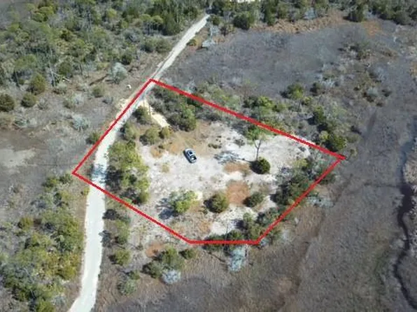 1435 Pelican Ct, Eastpoint, FL 32328