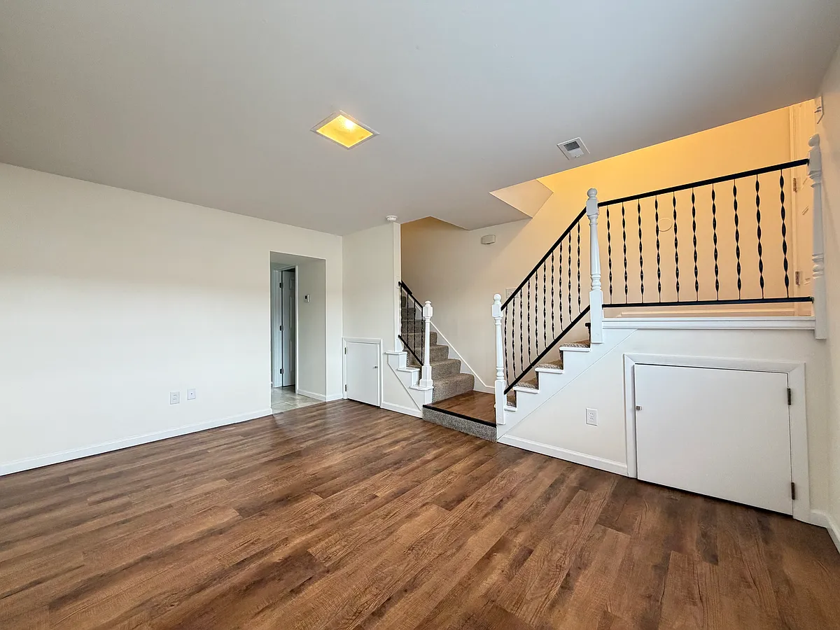 Building Photo - 619 Blumhoff Ave