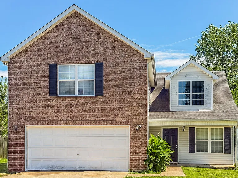 1211 Larzelere Ln — Photo 1