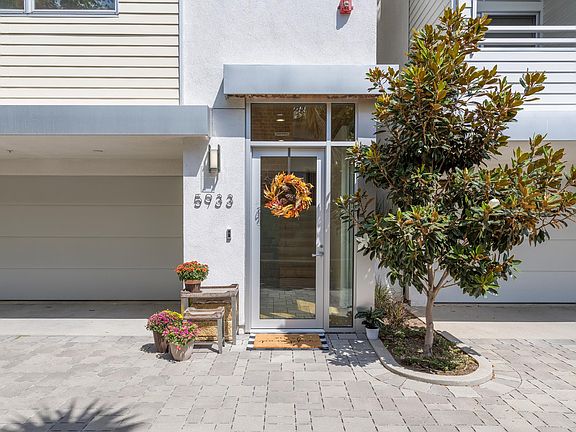 3rd image of 5933 W Parkcrest Pl