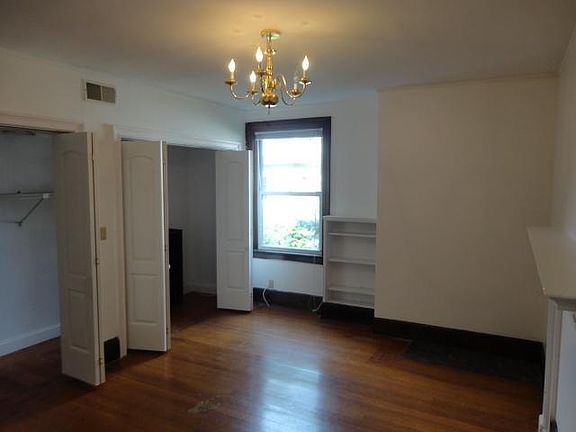4th image of 162 Longwood Ave #1A