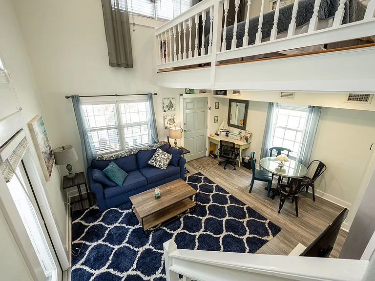 415 Julia St — Photo 4
