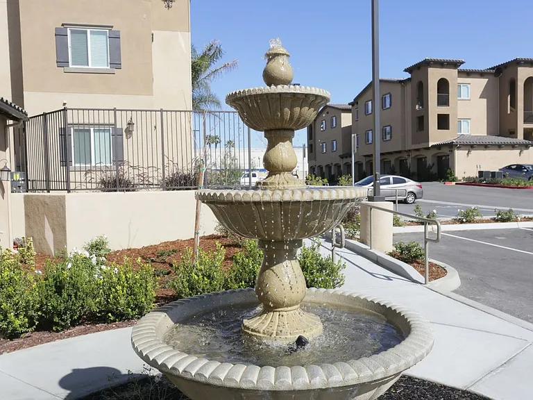 Santa Barbara Luxury Apartment Homes — Photo 21