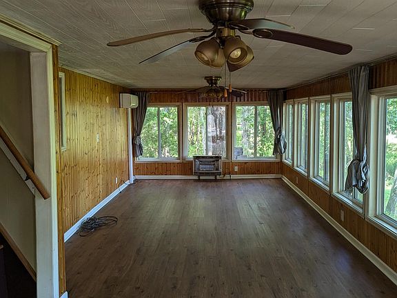 3rd image of 705 Deer Run Rd