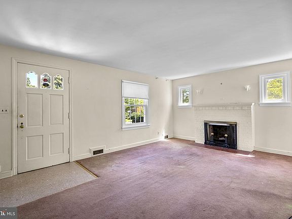 5th image of 319 Saint Lawrence Dr