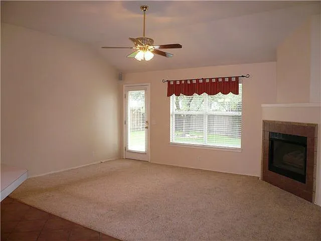 8102 Lerwick Ln — Photo 11