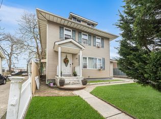 14 E Seaman Ave, Freeport, NY 11520