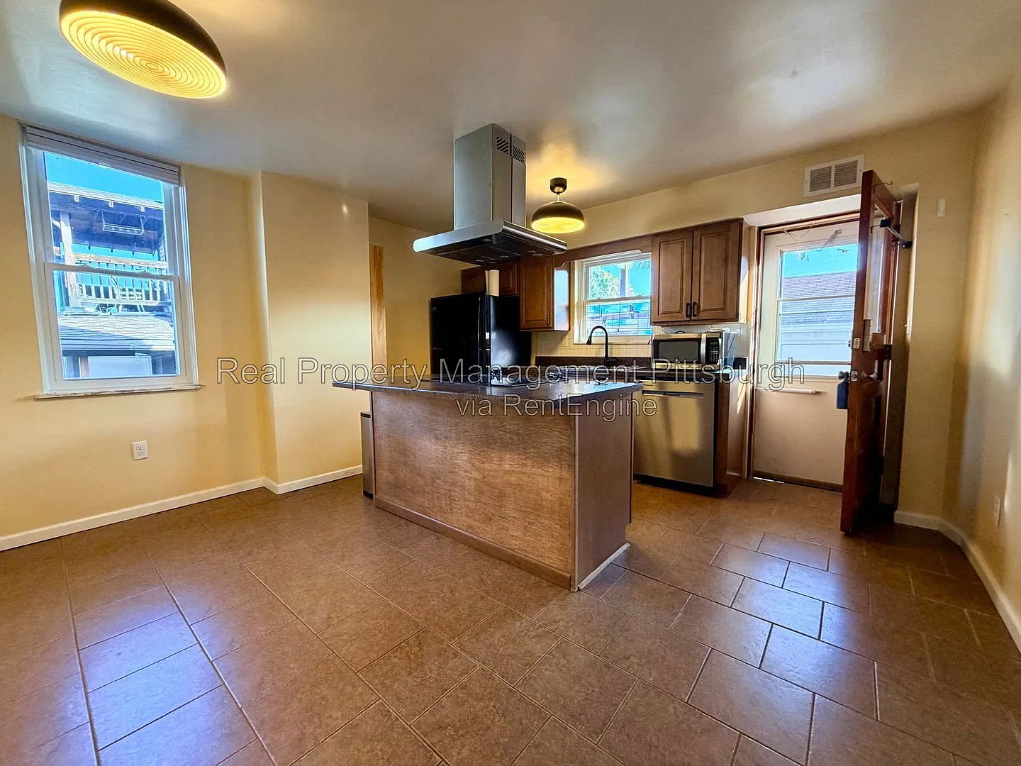 2 bed, 1.0 bath, 964 sqft, $1,500 — Photo 4