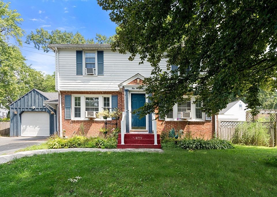 1st image of 423 Tiffany St