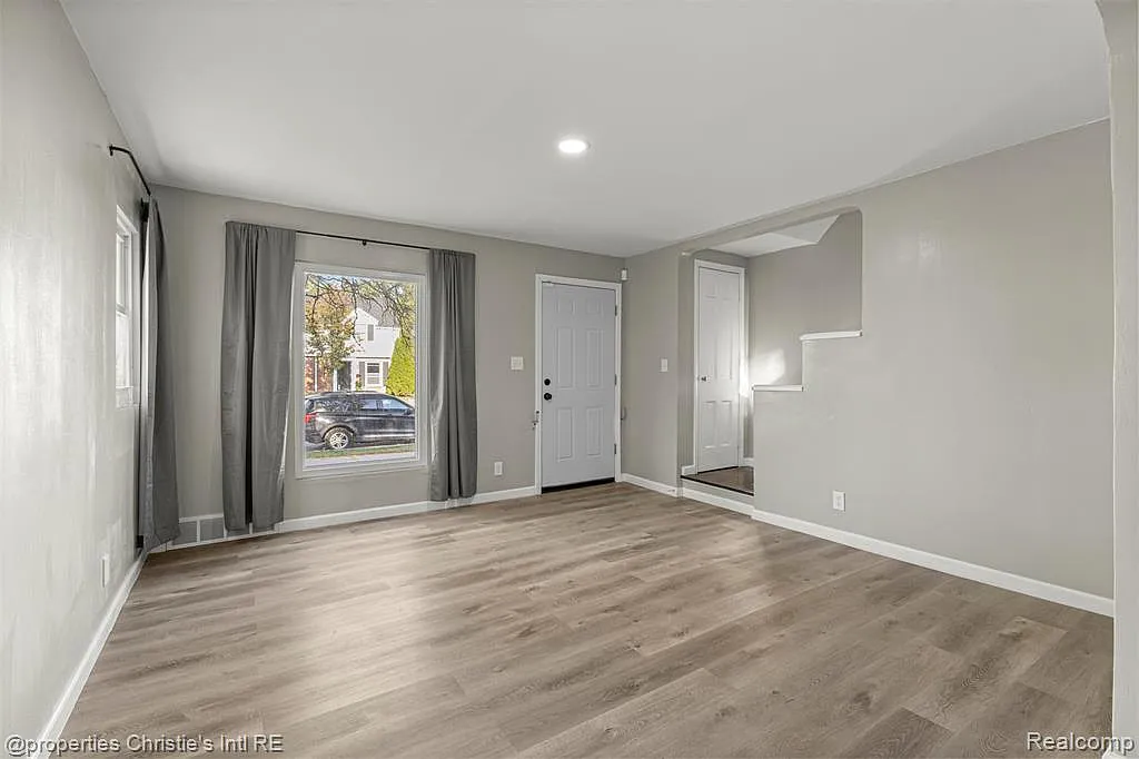 2 bed, 1.0 bath, 1100 sqft, $1,250 — Photo 4