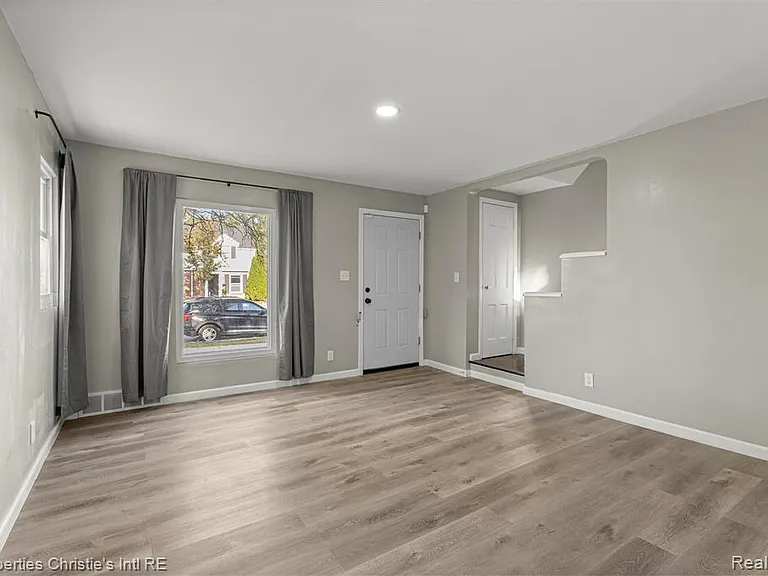 10838 Nottingham Rd — Photo 5