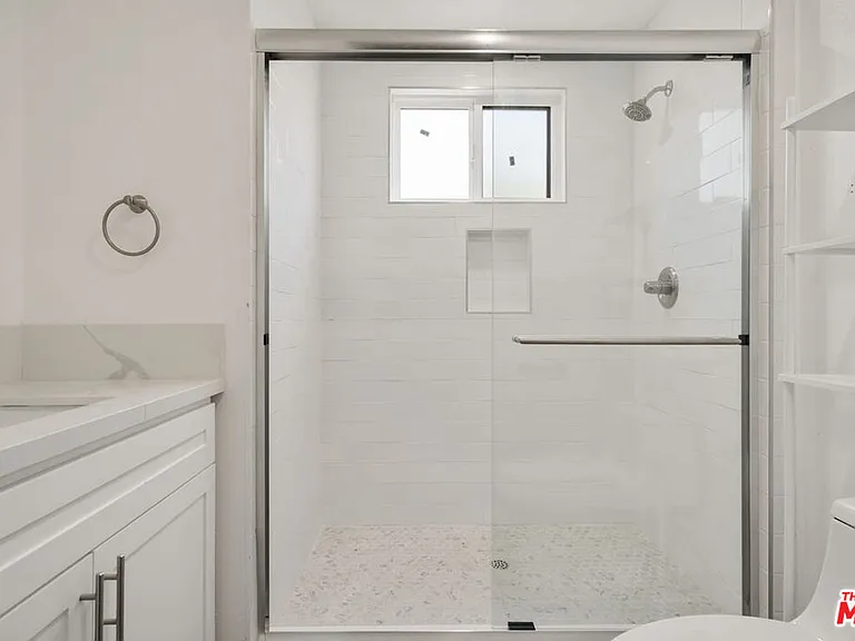 1341 N Mariposa Ave — Photo 52