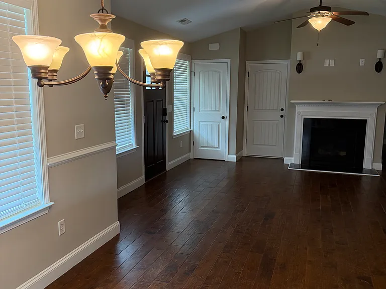 304 Hawk Valley Dr — Photo 2