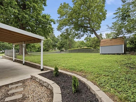 3rd image of 5118 Crest Dr
