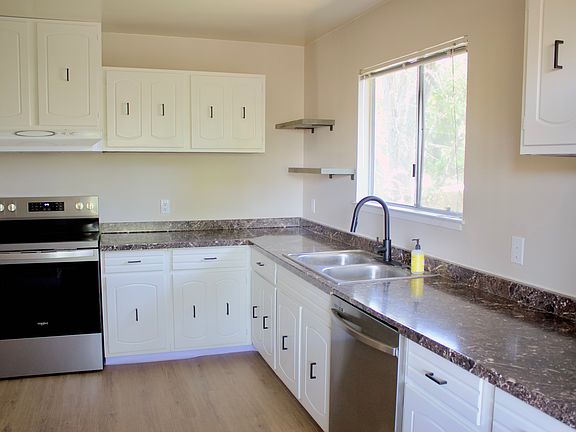 3rd image of 426 West St #1/2
