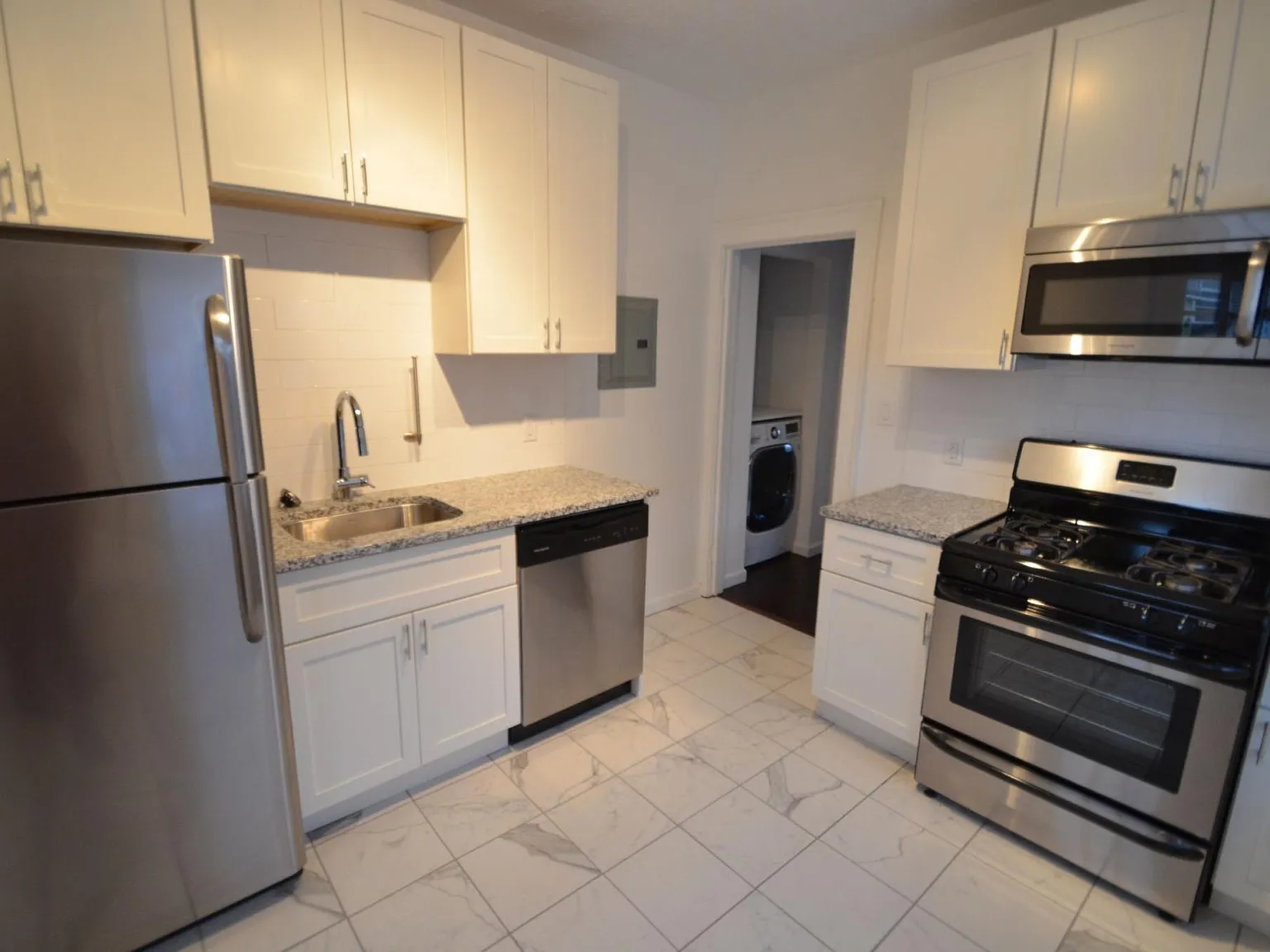 Riverview Red Door Living — Photo 4
