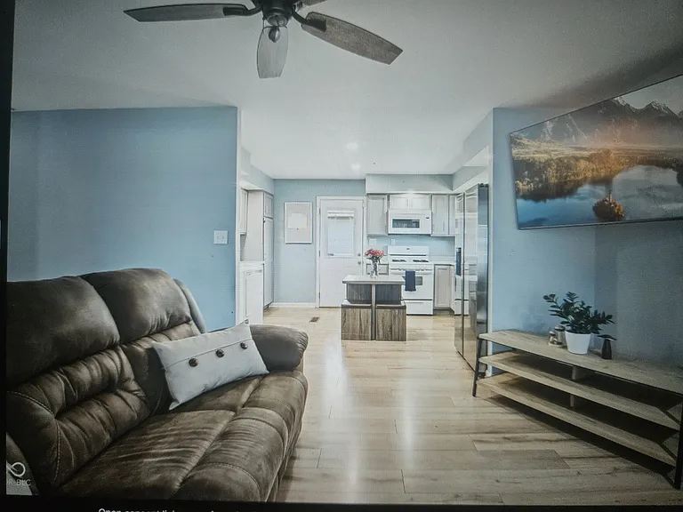 1004 W Noble St — Photo 9