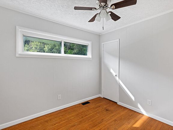 5th image of 316 Lakenheath Dr