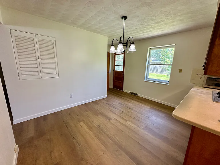 1814 Stoddard St — Photo 7