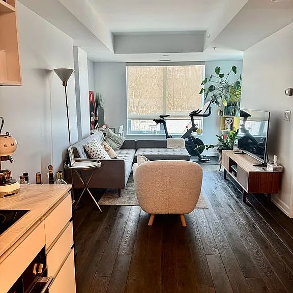 377 Madison Ave #510 — Photo 13