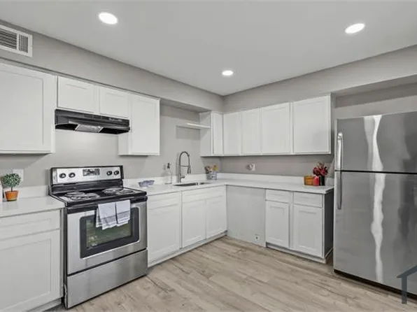 911 Avenue K APT 11, Galveston, TX 77550