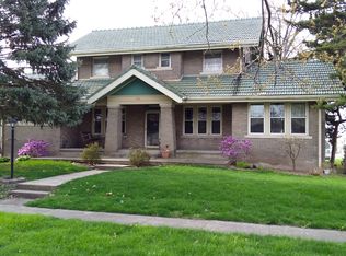 202 E 1st St, El Paso, IL