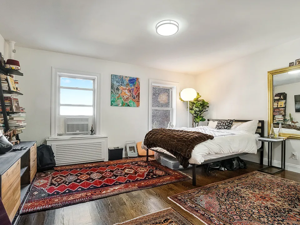 39 E 65th St #4B