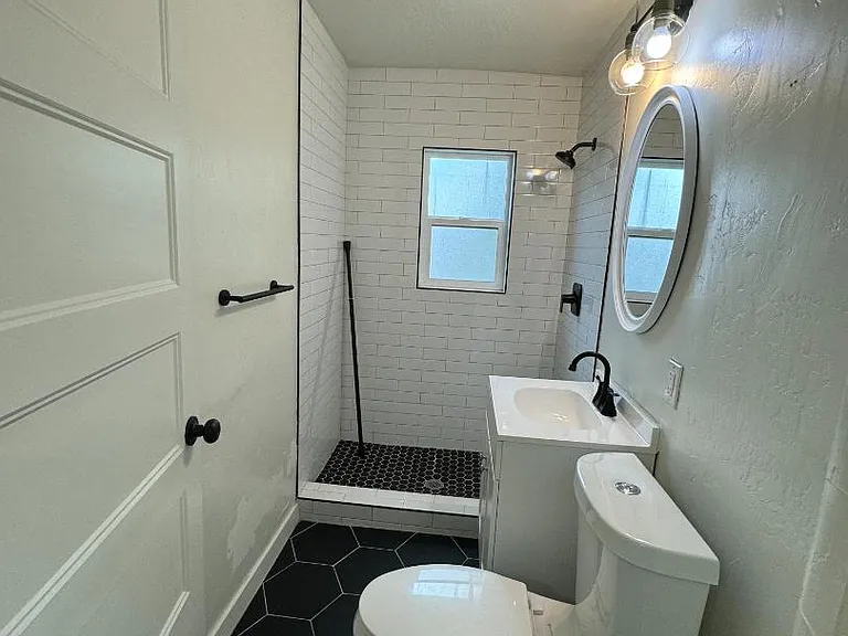 376 E Broadway #3 — Photo 6