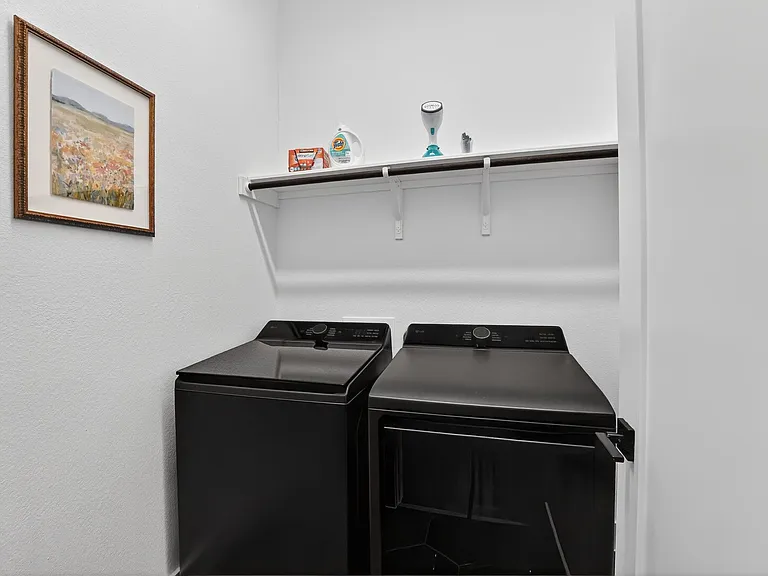 Torrita Dr — Photo 24