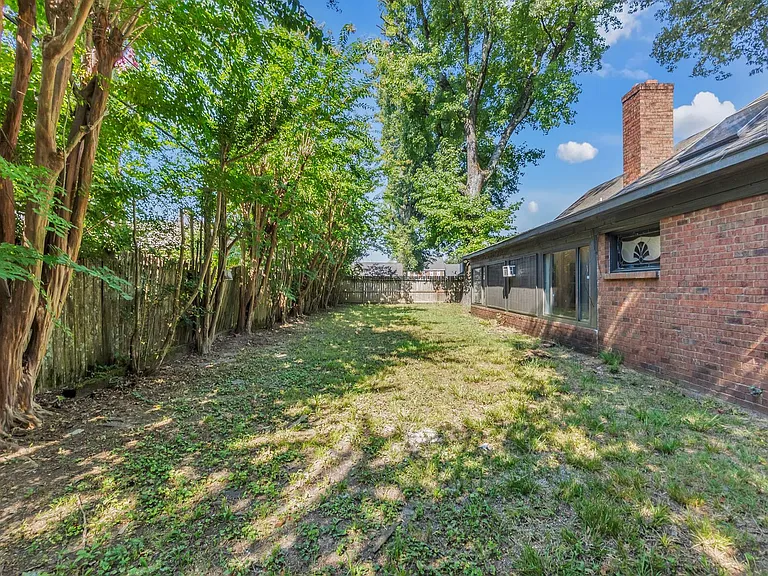 7347 Richmond Rd — Photo 31