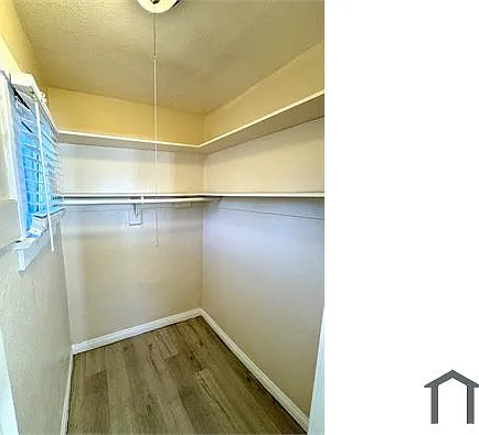 4218 Woodlawn Ave — Photo 6