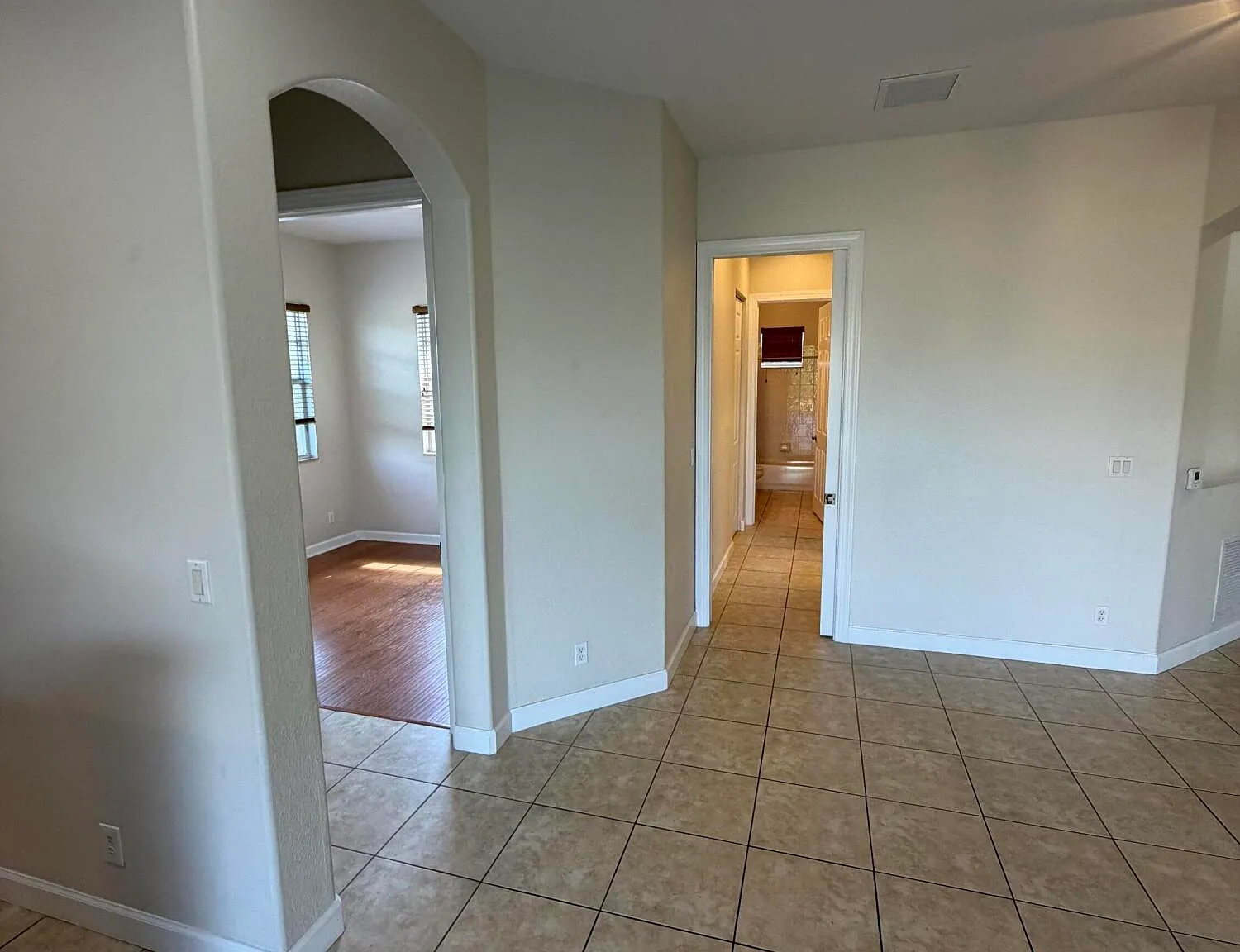 3 bed, 2.0 bath, 1524 sqft, $3,400 — Photo 4