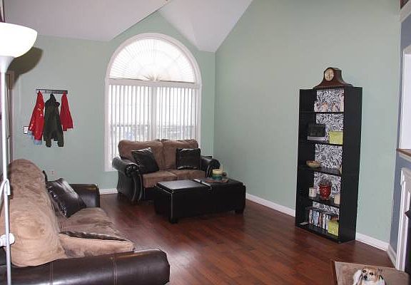 4th image of 4966 Bell Ave