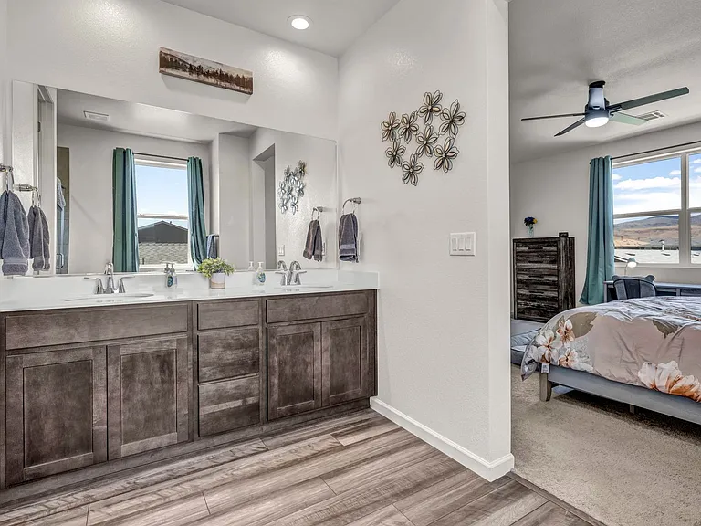 7814 Navasota Dr — Photo 3
