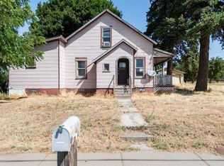 704 W 2nd St, Waitsburg, WA 99361
