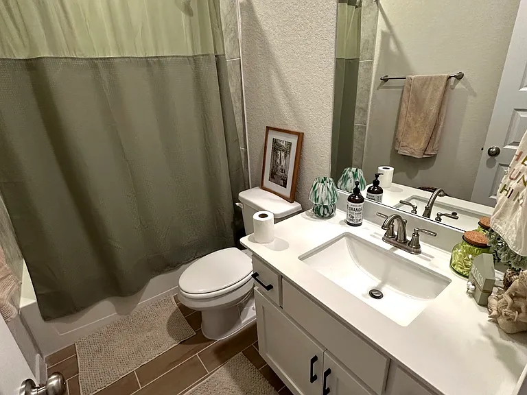 1041 Willowbrook — Photo 6