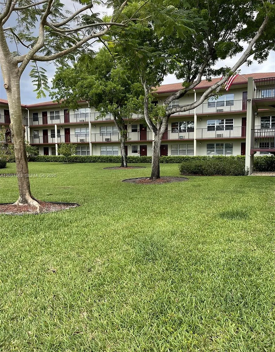 New Hampton At Century Vi — Photo 2