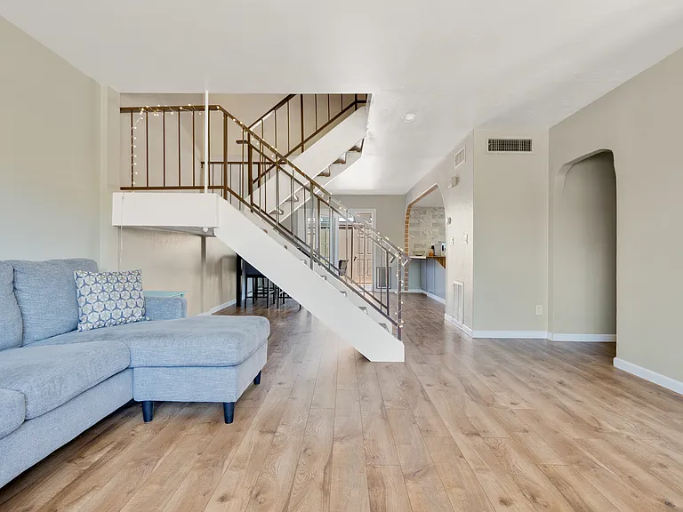 2844 E Clarendon Ave — Photo 8