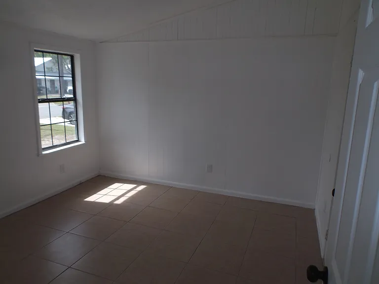 808 Penny Pl — Photo 12