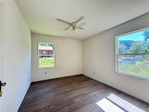 4th image of 318 Seiad Grove Rd