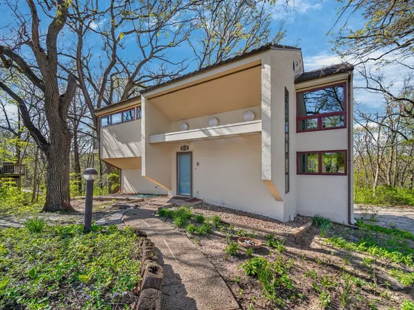 4001 Crestmoor Pl, Des Moines, IA 50310