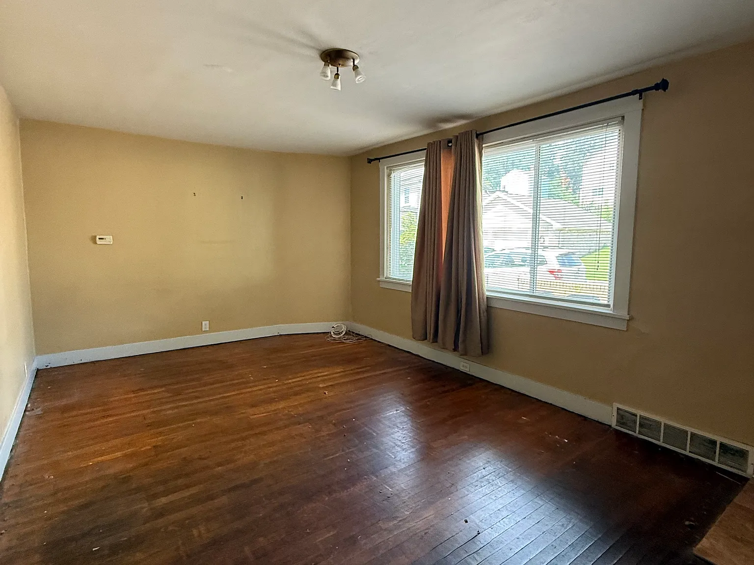 2 bed, 1000 sqft, $1,399 — Photo 3