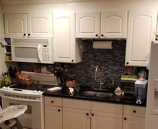 3rd image of 2000 Deer Park Ave