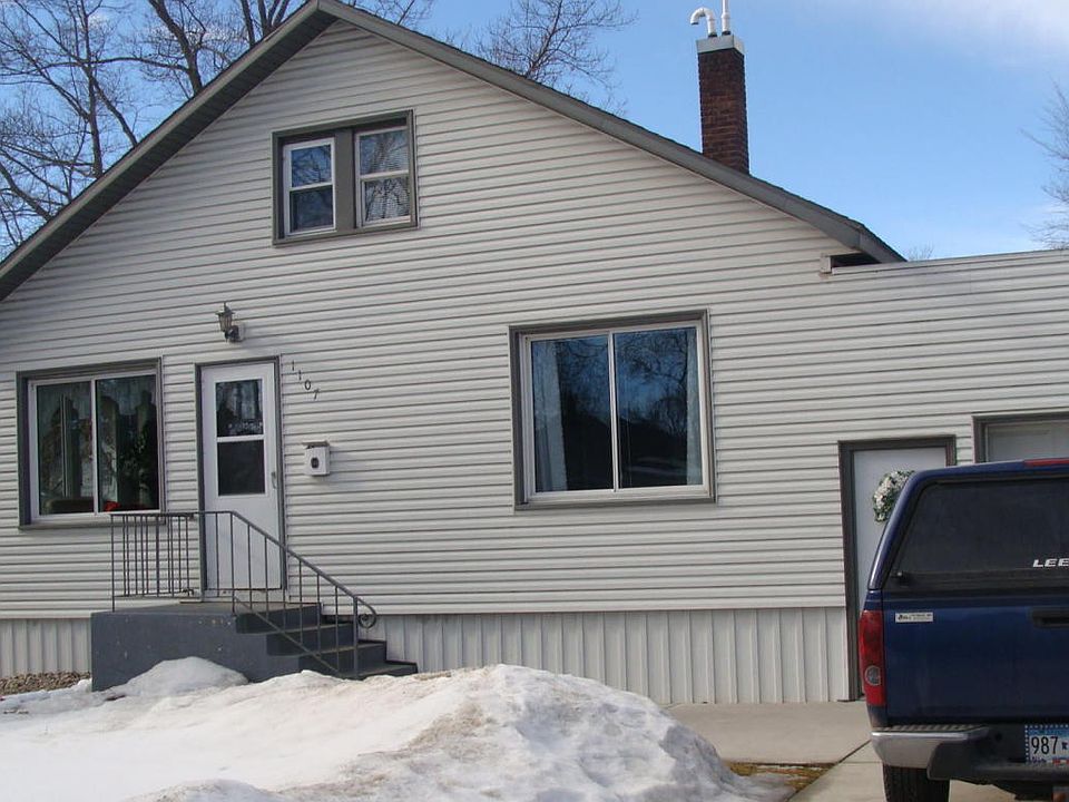1st image of 1107 2nd St SW