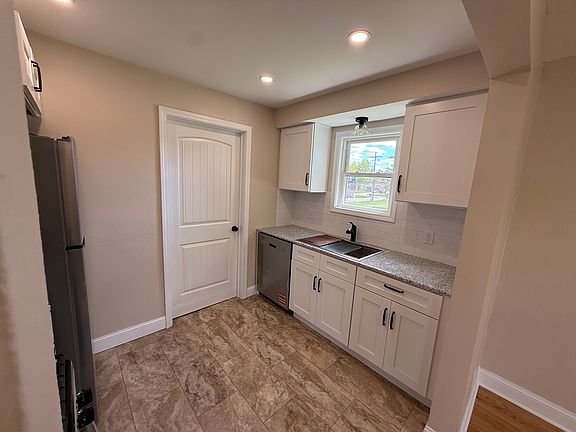 4th image of 52 Losson Rd #1