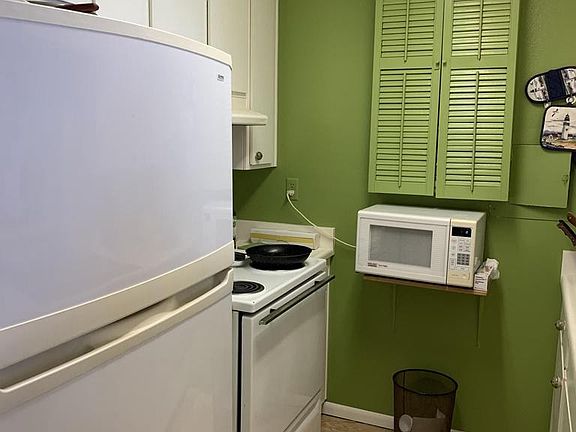 4th image of 294 E Surfside Dr